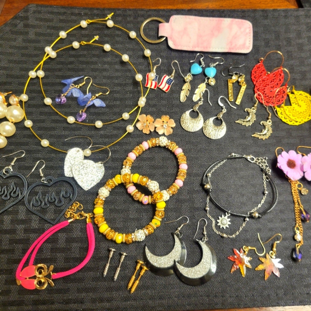 20 piece jewelry and accessories mixed random